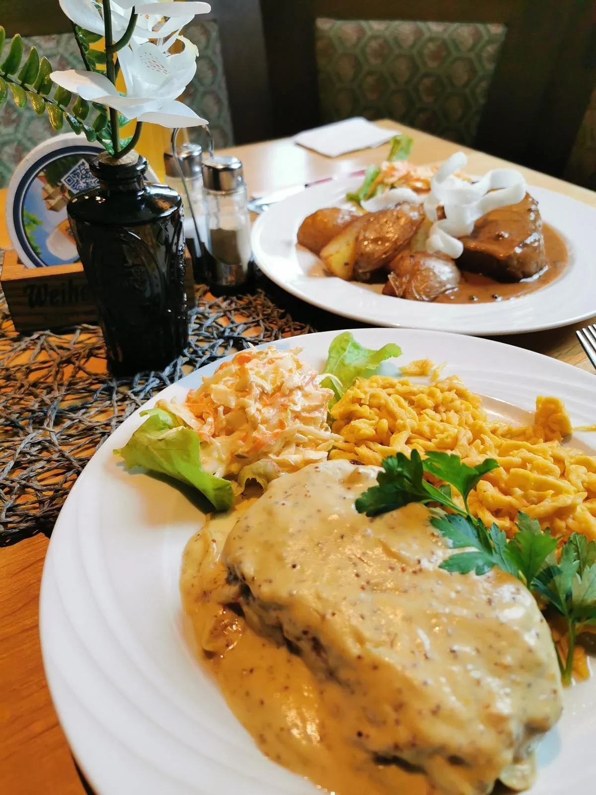 Braten mit Spätzle und Rahmsoße
